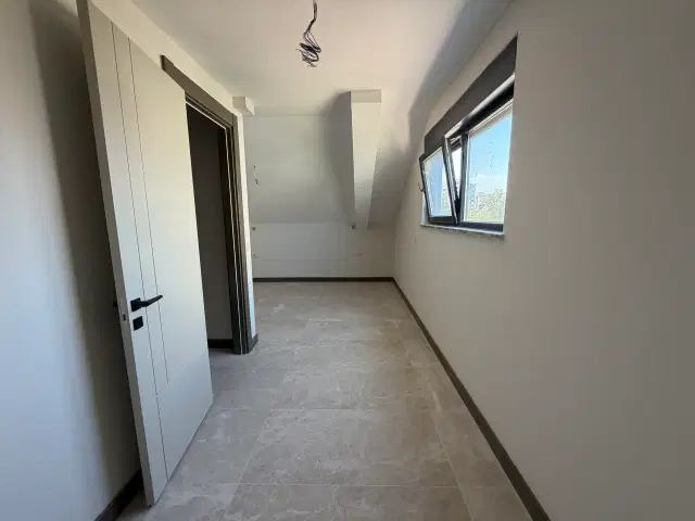 GÜZELOBA’DA DENİZE ADIM MESAFE | KAPALI OTOPARKLI 3+1 — görsel 11