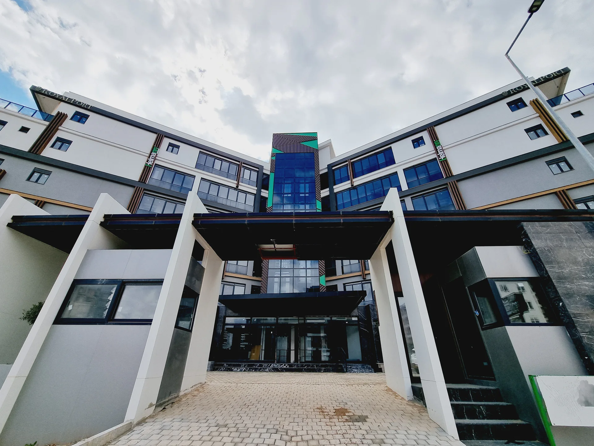 ALTINTAŞ'TA ÇİFT HAVUZ, K.OTOPARK, ÜÇ CEPHELİ 2+1 ARAKAT — görsel 1