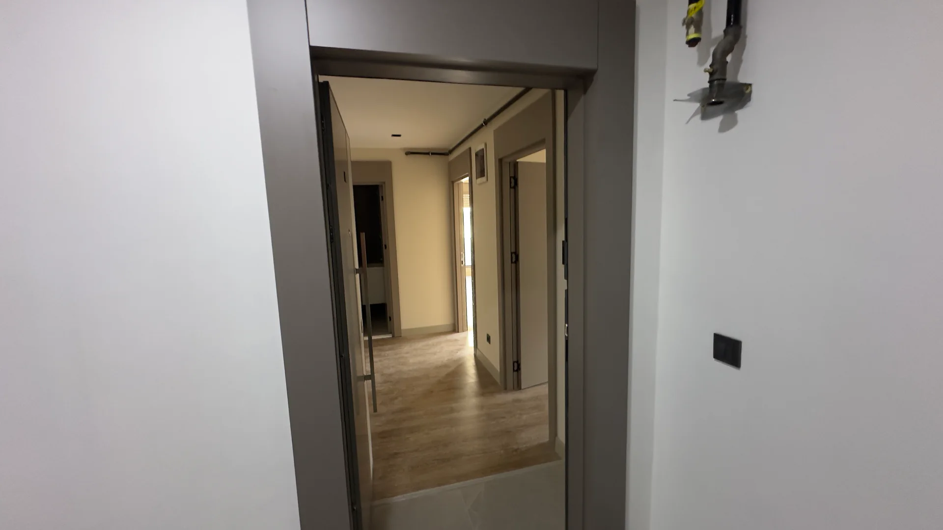 ÇAĞLAYAN BARINAKLAR'DA SIFIR BİNA DENİZE YÜRÜME MESAFESİ 4+1 DUBLEKS SATILIK DAİRE — görsel 2