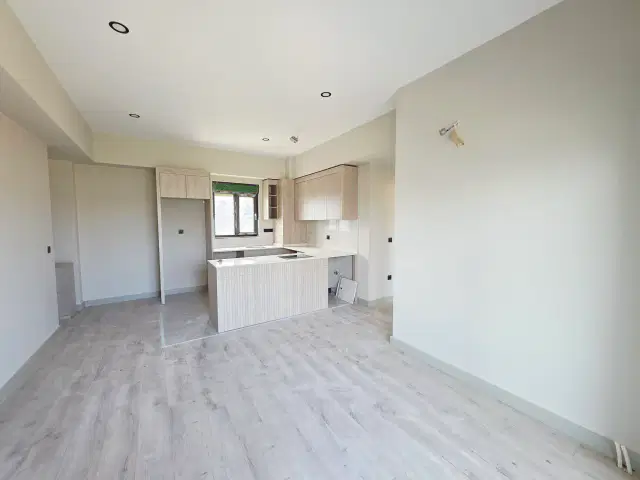 ALTINTAŞ'TA ÇİFT HAVUZ, K.OTOPARK, ÜÇ CEPHELİ 2+1 ARAKAT — görsel 13