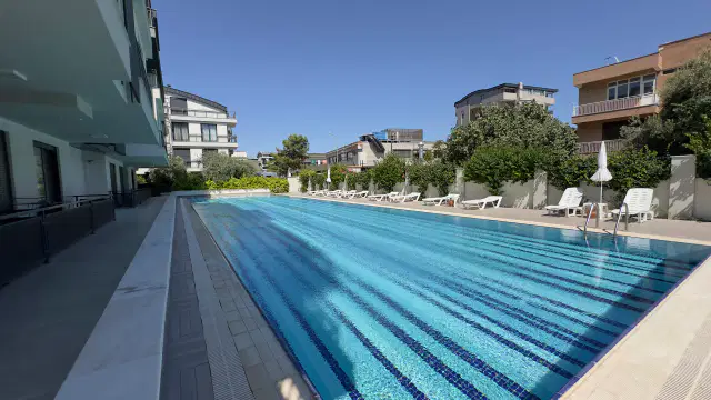 GÜZLEOBA'DA YENİ BİNADA 2+1 VİLLA TADINDA SATILIK DAİRE