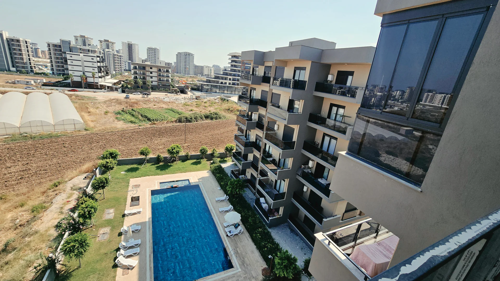 Altıntaş’ta 5. Kat, 4+1 Dubleks, Güney-Doğu Cepheli, Havuzlu ve Zengin Sosyal Donatılı Site İçerisinde — görsel 2