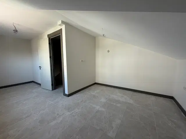 GÜZELOBA’DA DENİZE ADIM MESAFE | KAPALI OTOPARKLI 3+1 — görsel 12