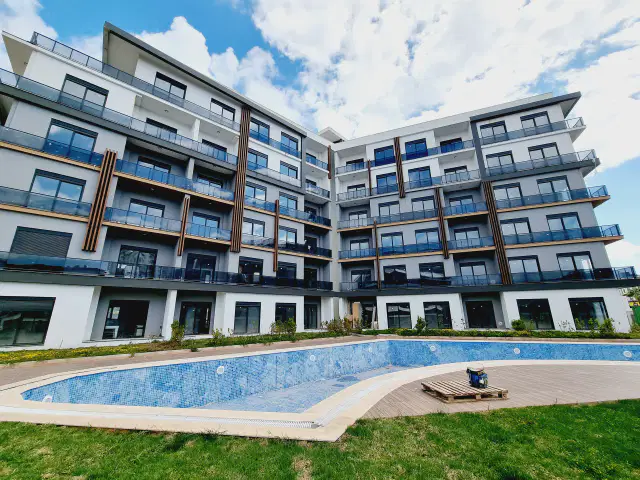 ALTINTAŞ'TA ÇİFT HAVUZ, K.OTOPARK, ÜÇ CEPHELİ 2+1 ARAKAT — görsel 3