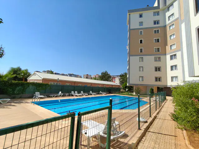 Lara Güzeloba Havuzlu Site Yuvamkent-4 Katta Doğalgazlı Eşyalı Satılık 1+1 Daire — görsel 2