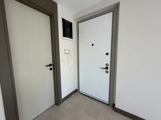 GÜZELOBA’DA DENİZE ADIM MESAFE | KAPALI OTOPARKLI 3+1 — görsel 3