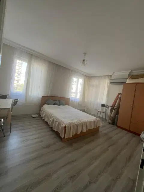 GÜZELOBA MERKEZDE SİTE İÇERİSİNDE KATTA GENİŞ 3+1 DAİRE — görsel 19