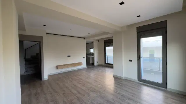 ÇAĞLAYAN BARINAKLAR'DA SIFIR BİNA DENİZE YÜRÜME MESAFESİ 4+1 DUBLEKS SATILIK DAİRE — görsel 7