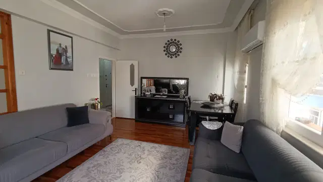 Kızıltoprak Mahallesi Mevlana Caddesi Üzeri Kiralık — görsel 1