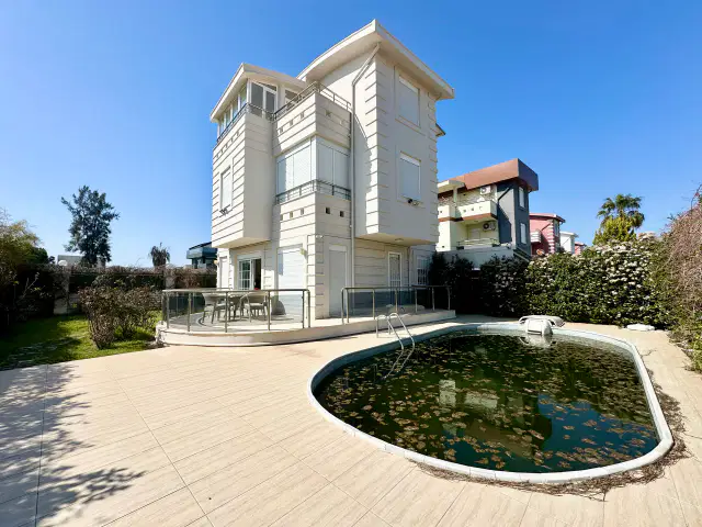 Belek Happy Land Sitesi'nde satılık köşe villa — görsel 1