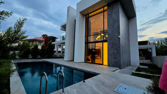 Antalya'nın Gözdesi Yeşilbayır'da, Modern Lüksün Yeni Adresi Satılık 5+1 Villa