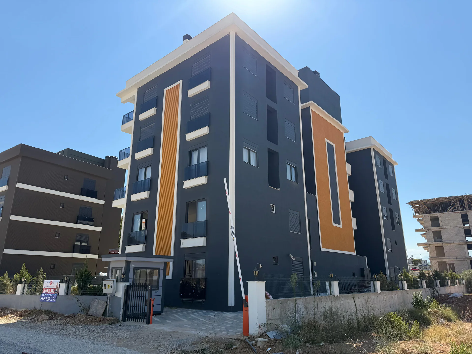 ALTINTAŞ’TA HAVUZLU SİTEDE 2+1 SATILIK DAİRE — görsel 1