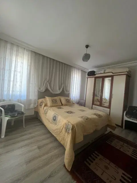GÜZELOBA MERKEZDE SİTE İÇERİSİNDE KATTA GENİŞ 3+1 DAİRE — görsel 9