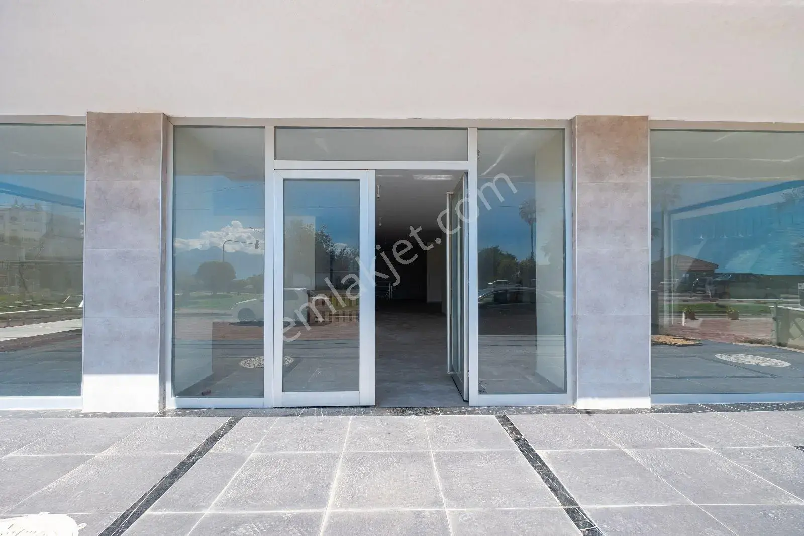 800 M2 Bodrum+zemin +2 Kat Kiralık İşyeri — görsel 4