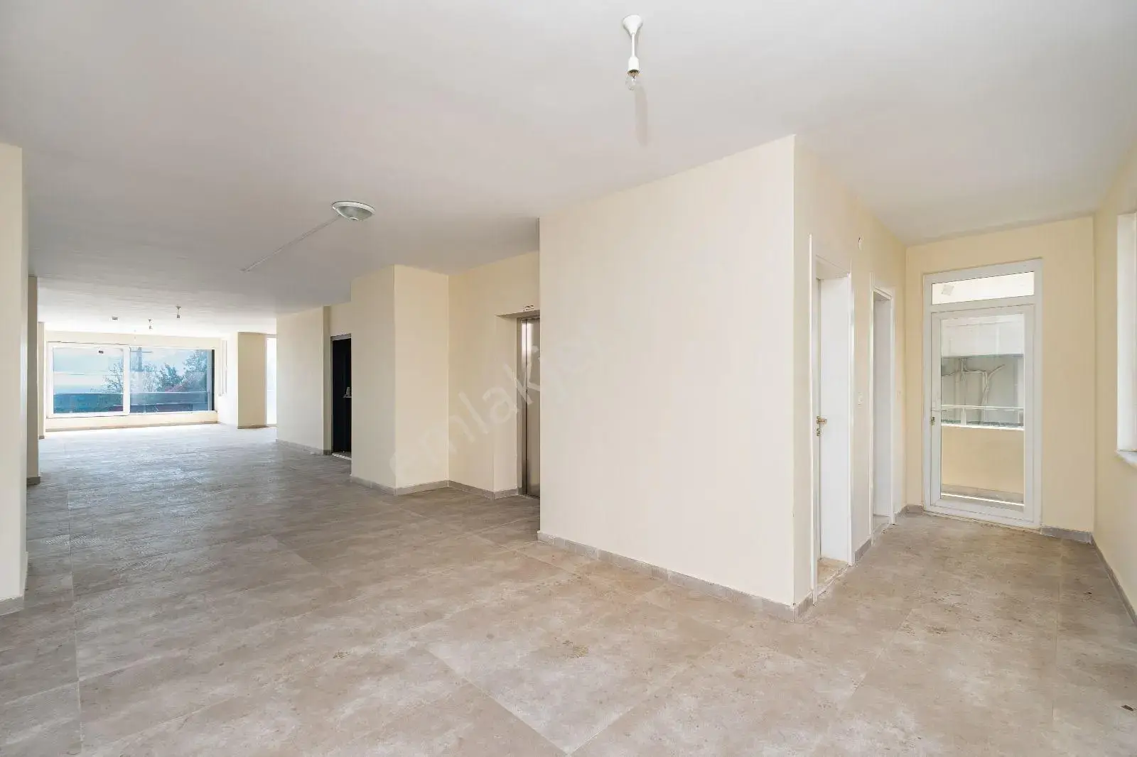 800 M2 Bodrum+zemin +2 Kat Kiralık İşyeri — görsel 5