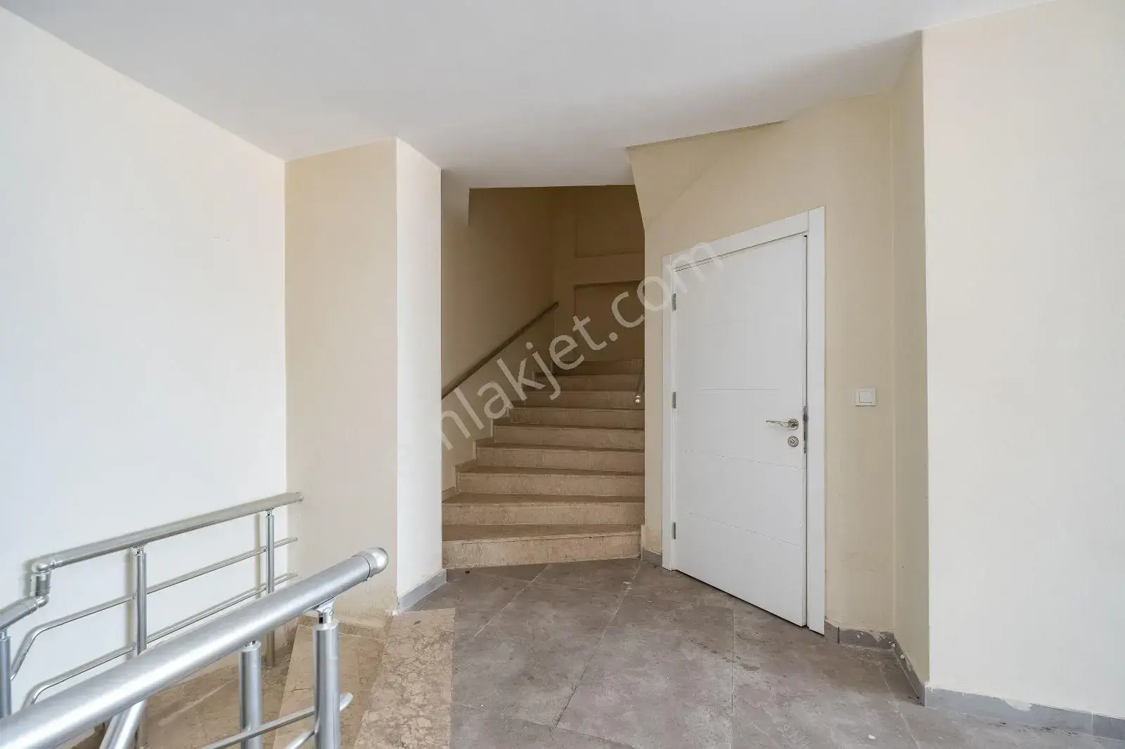 800 M2 Bodrum+zemin +2 Kat Kiralık İşyeri — görsel 10