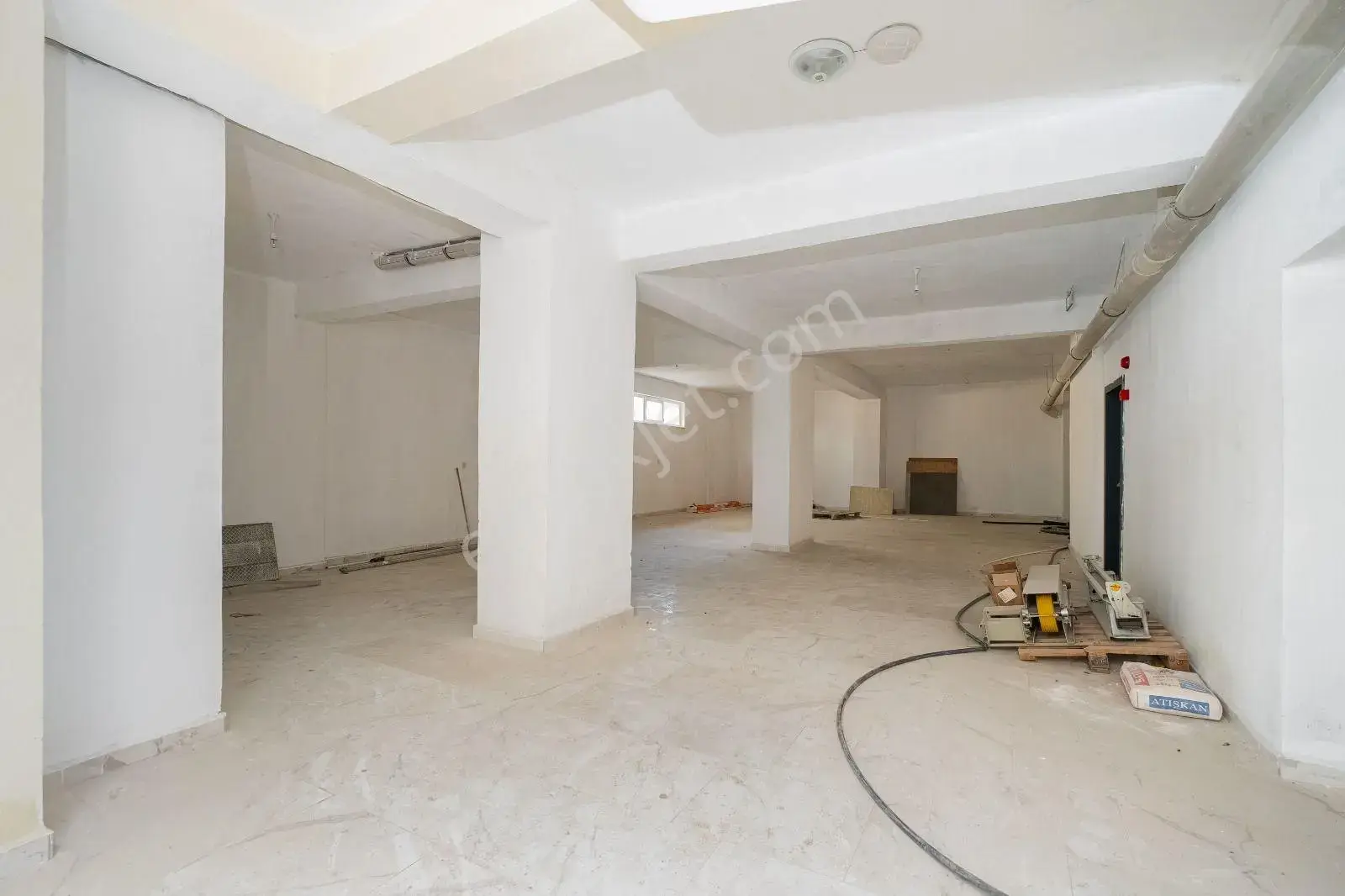 800 M2 Bodrum+zemin +2 Kat Kiralık İşyeri — görsel 20