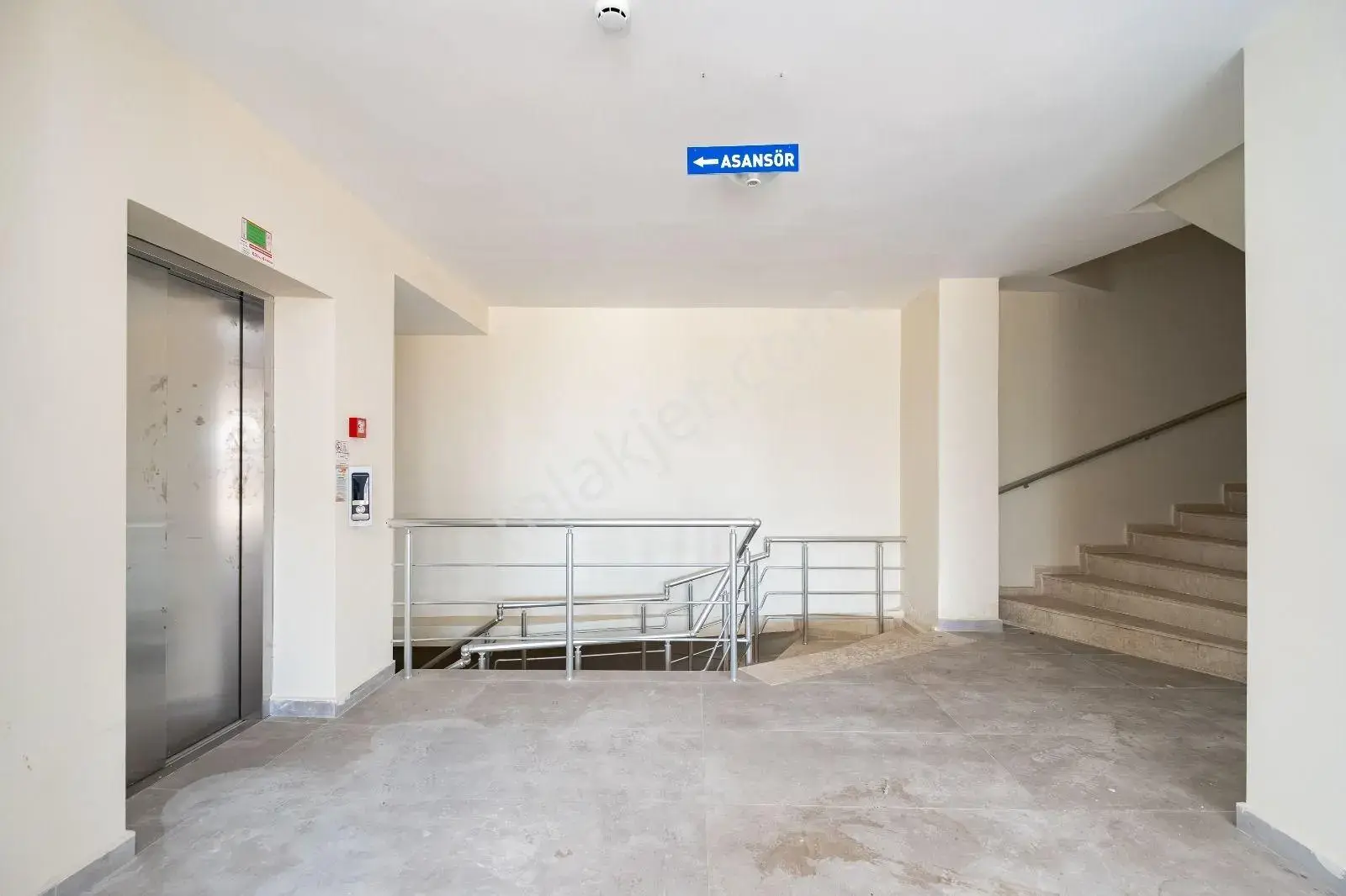 800 M2 Bodrum+zemin +2 Kat Kiralık İşyeri — görsel 30