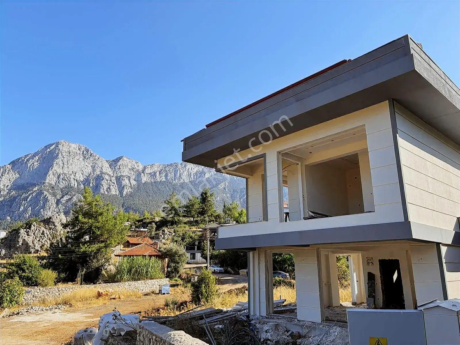 Geyikbayırı Merkezinde Satılık Natamam Villa — görsel 2
