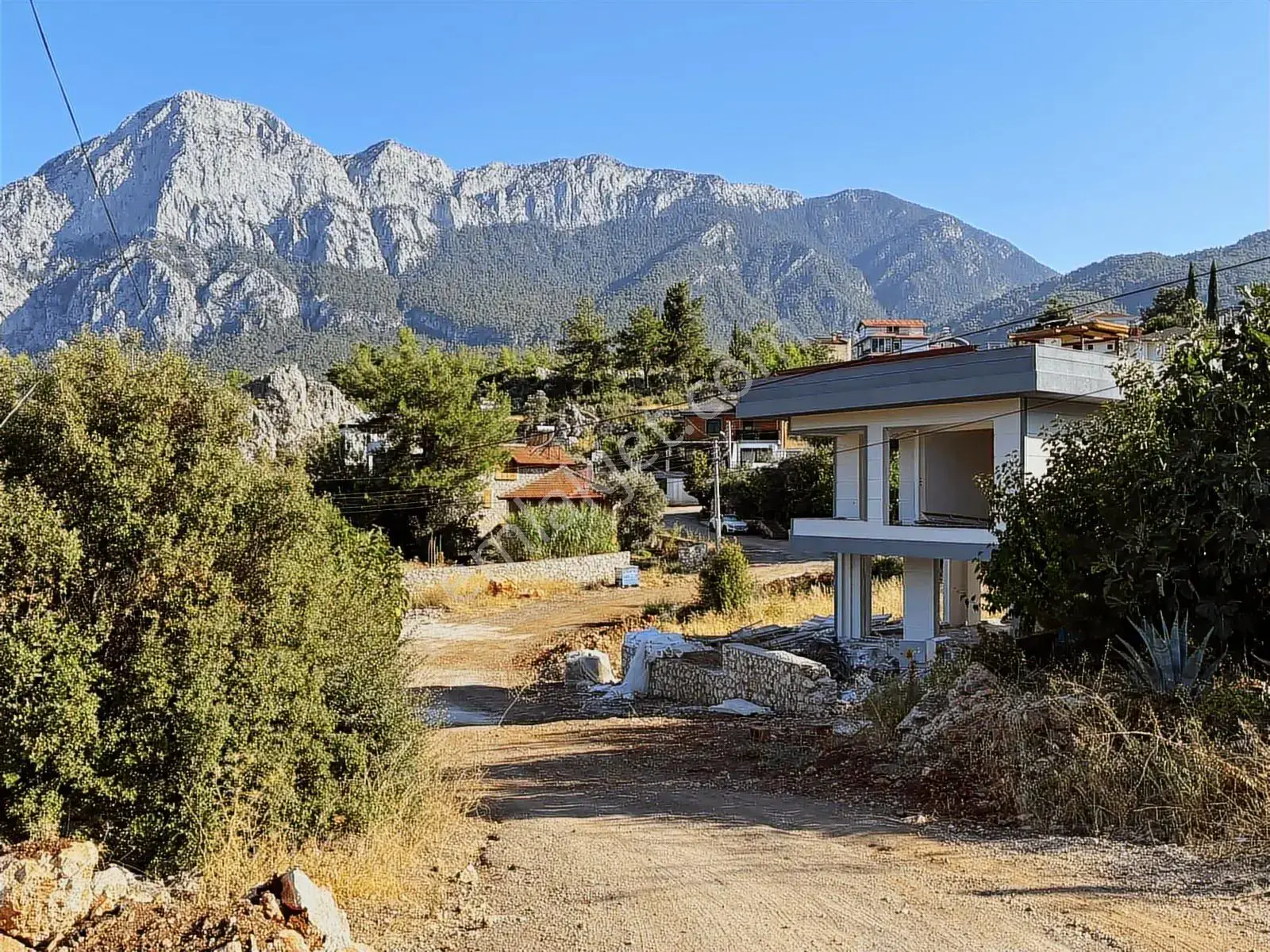 Geyikbayırı Merkezinde Satılık Natamam Villa — görsel 3