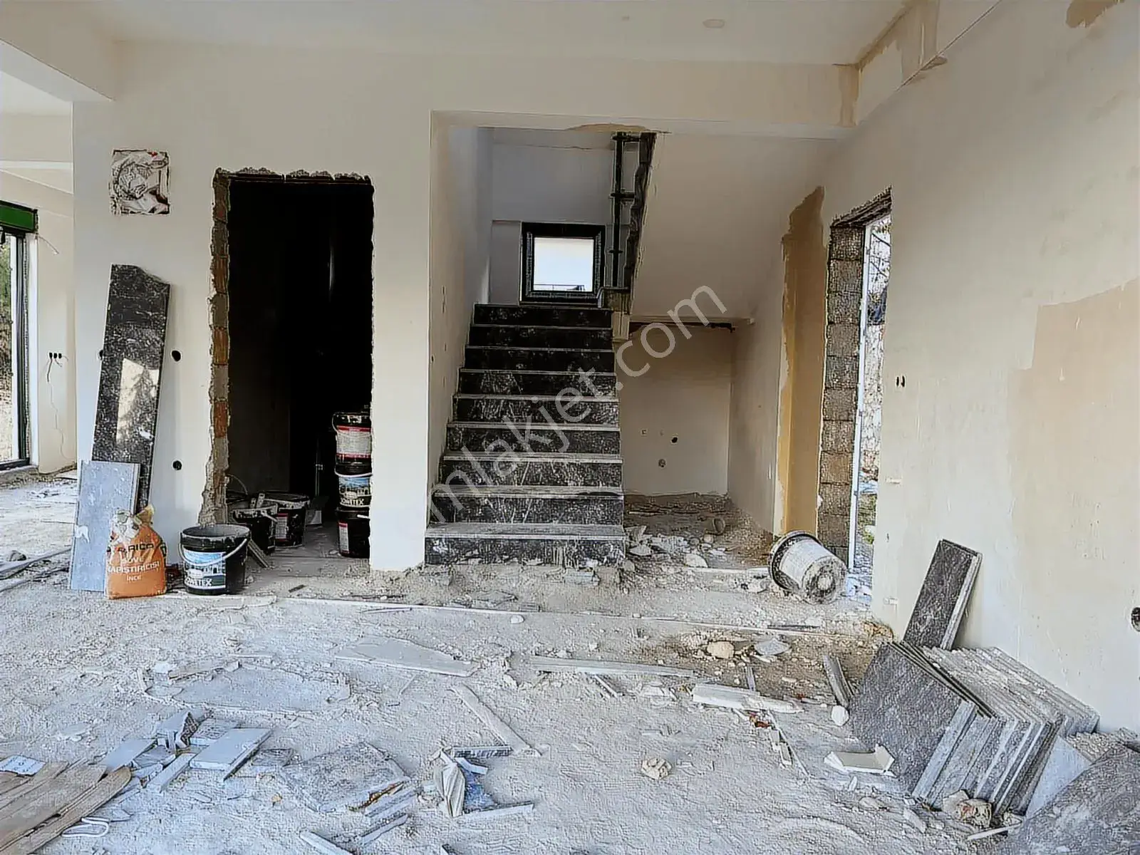Geyikbayırı Merkezinde Satılık Natamam Villa — görsel 9