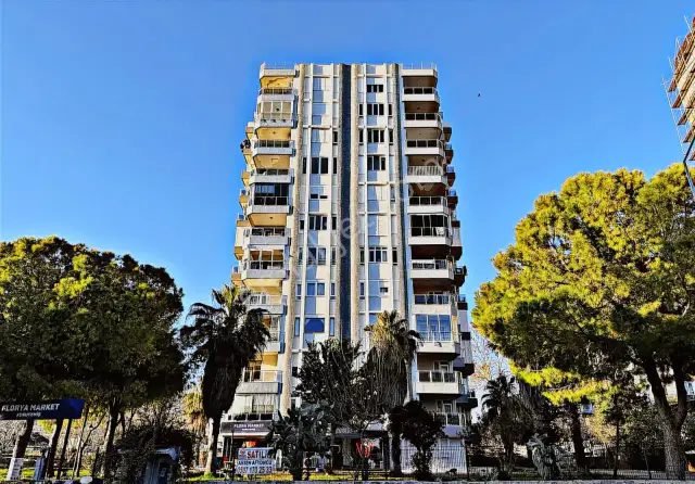 Güzeloba Mimar Yapımı Panoramik Deniz Manzaralı Arakat 3+1 Daire — görsel 10