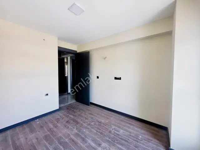 Park Royal Resıdence Altınova Da Kiralık Şık 2+1 Boş Daire — görsel 8