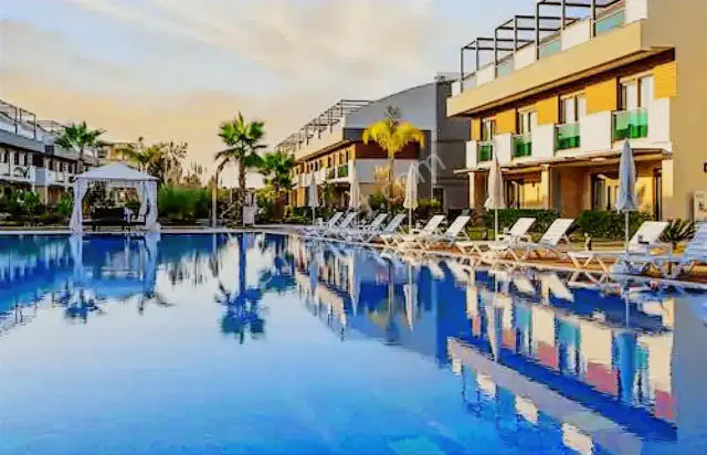 Güzelobanın En Prestijli Sitesinde Full Eşyalı 2+1 Kiralık Daire — görsel 1