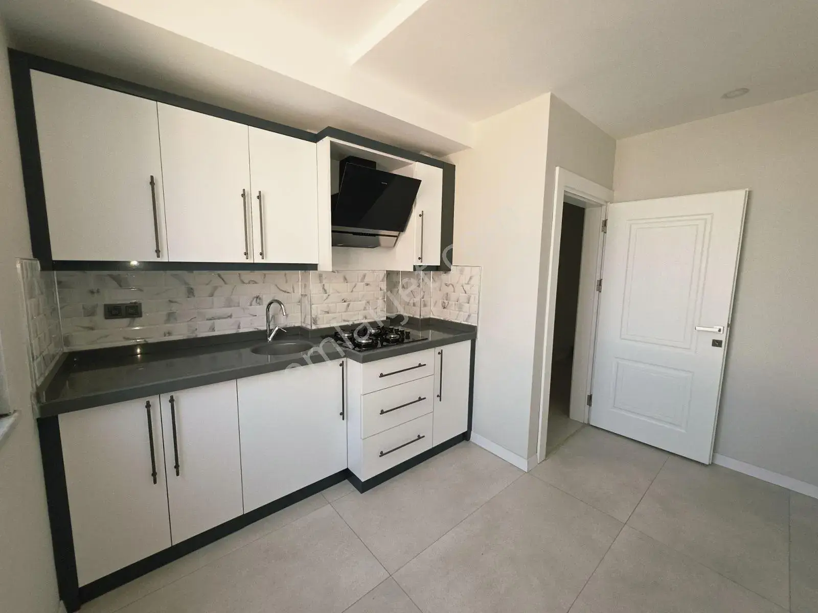 Serik Atatürk Caddesi'nde Plazada Prestijli Kiralık Ofis — görsel 6