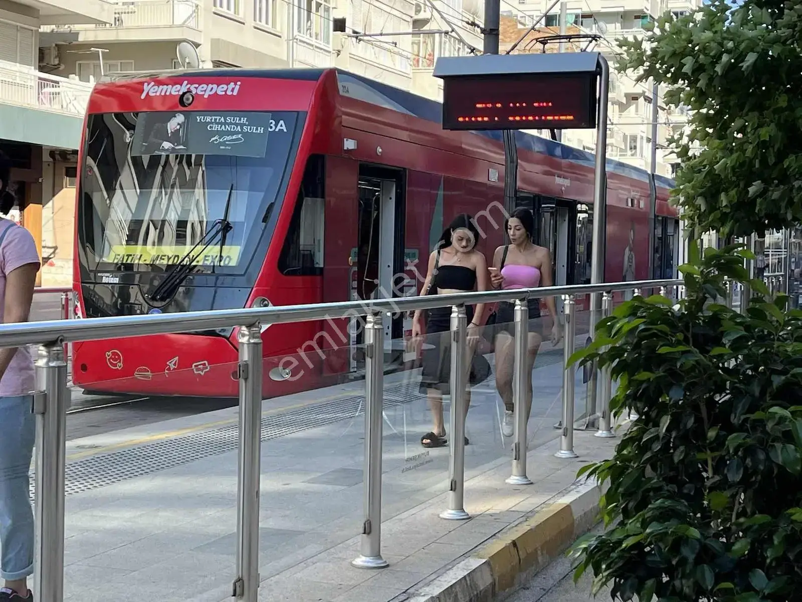 Şarampol Kapalı Yol Tramvay Hattı Üzerinde Satılık Dükkan — görsel 2