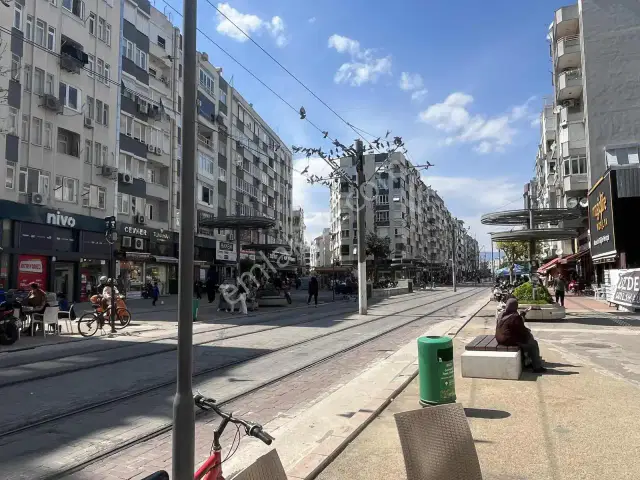 Şarampol Kapalı Yol Tramvay Hattı Üzerinde Satılık Dükkan — görsel 3