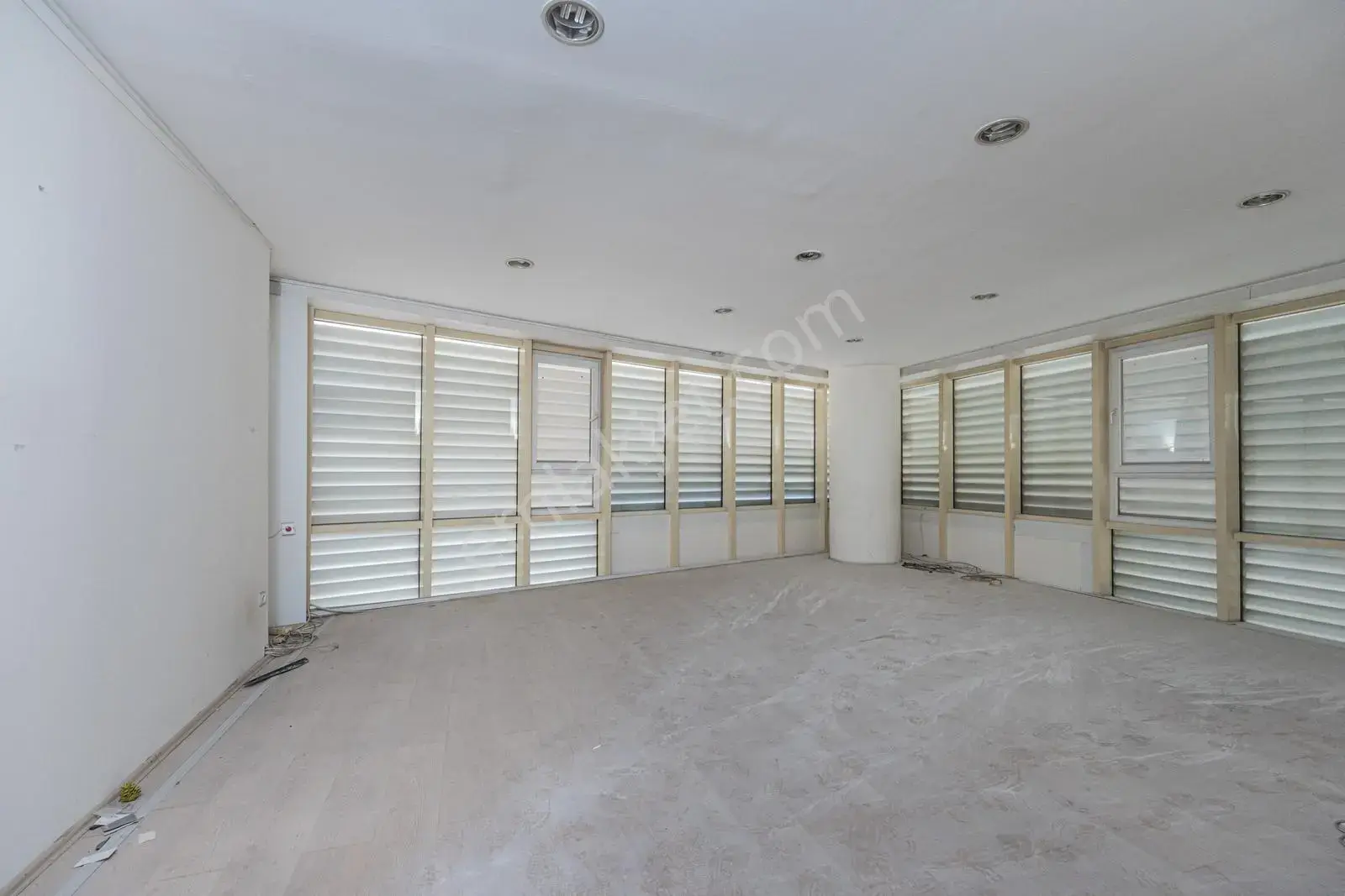 Aspendos Bulvarı'nda 2000 M2 Satılık Devasa İş Merkezi — görsel 2