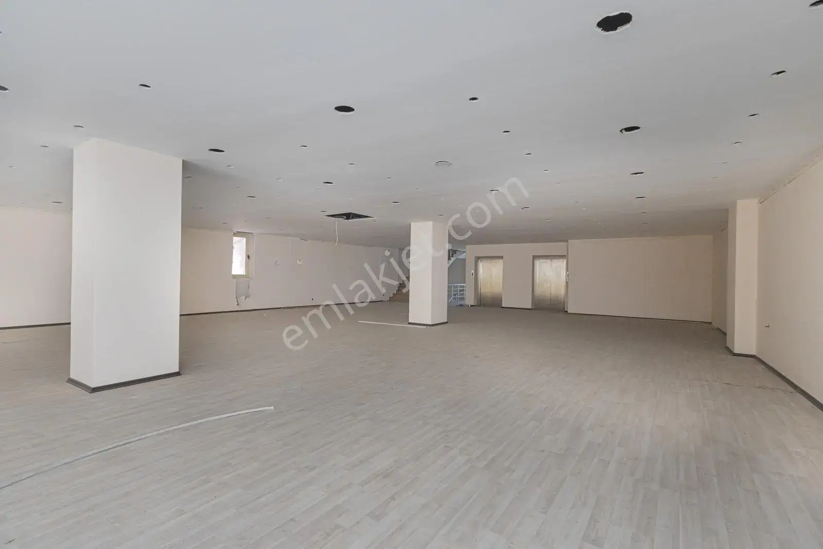Aspendos Bulvarı'nda 2000 M2 Satılık Devasa İş Merkezi — görsel 15