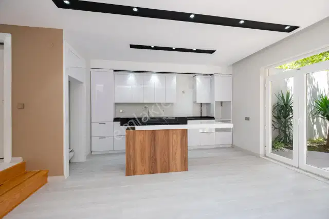 Şehrin Kalbinde Satılık Masrafsız 4+2 Villa — görsel 8
