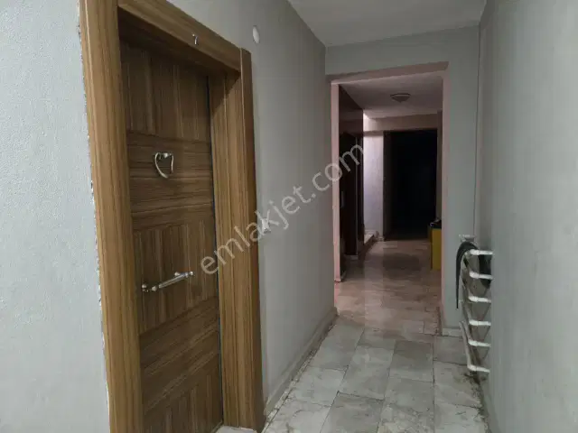 Habiplerde Arakat Asansörlü Geniş 1+1 Daire — görsel 11