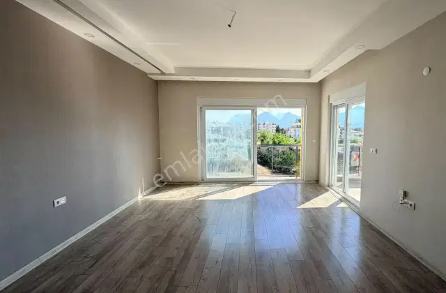 Döşemealtı Bahçeyaka'da Havuzlu Apartmanda 3+1 Daire — görsel 10