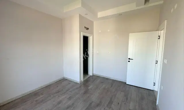 Döşemealtı Bahçeyaka'da Havuzlu Apartmanda 3+1 Daire — görsel 15