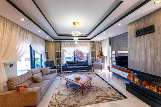 Döşemealtı'nda Yüzme Havuzlu Emsalsiz 4+1 Villa — görsel 4