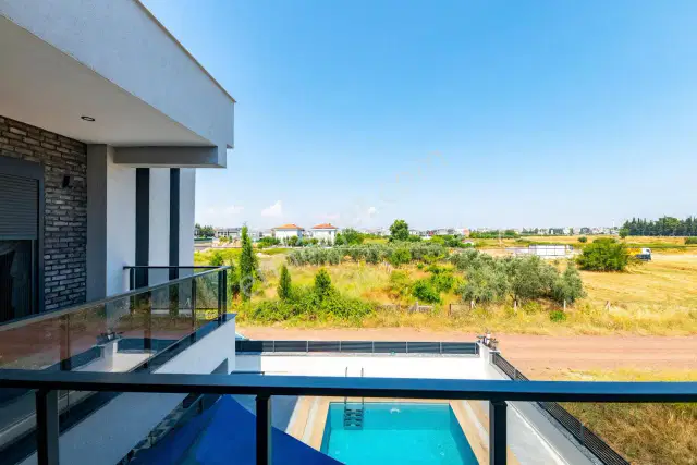 Döşemealtı'nda Yüzme Havuzlu Emsalsiz 4+1 Villa — görsel 10