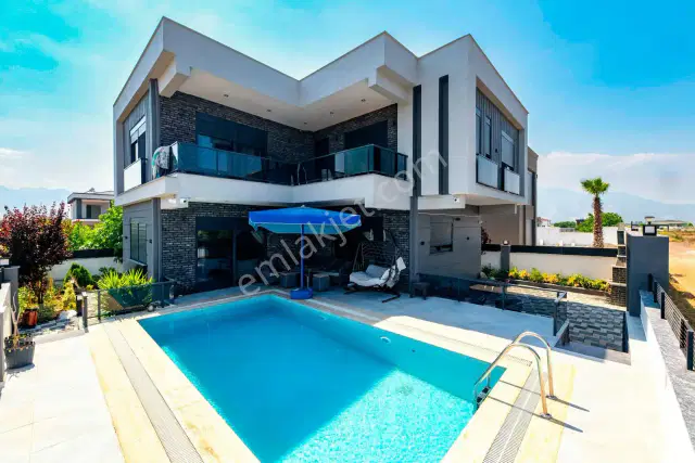 Döşemealtı'nda Yüzme Havuzlu Emsalsiz 4+1 Villa — görsel 11