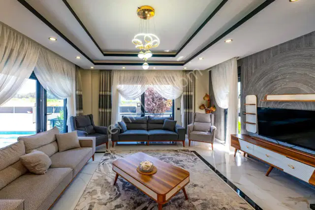 Döşemealtı'nda Yüzme Havuzlu Emsalsiz 4+1 Villa — görsel 12