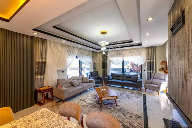 Döşemealtı'nda Yüzme Havuzlu Emsalsiz 4+1 Villa — görsel 15