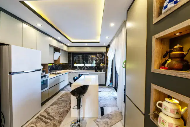 Döşemealtı'nda Yüzme Havuzlu Emsalsiz 4+1 Villa — görsel 16