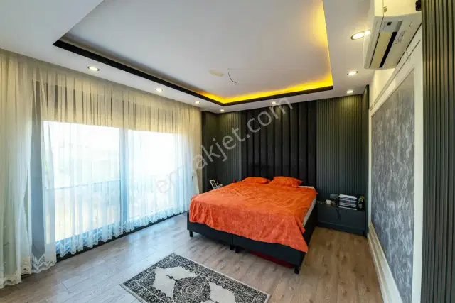 Döşemealtı'nda Yüzme Havuzlu Emsalsiz 4+1 Villa — görsel 29