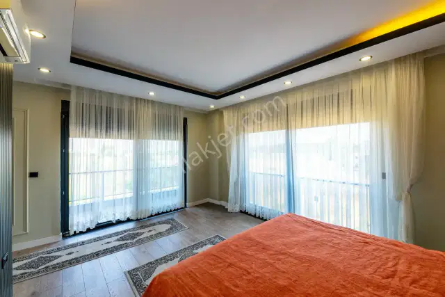 Döşemealtı'nda Yüzme Havuzlu Emsalsiz 4+1 Villa — görsel 31