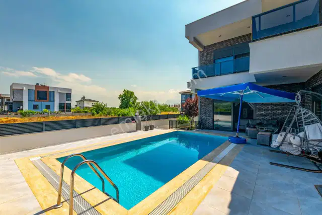 Döşemealtı'nda Yüzme Havuzlu Emsalsiz 4+1 Villa — görsel 34