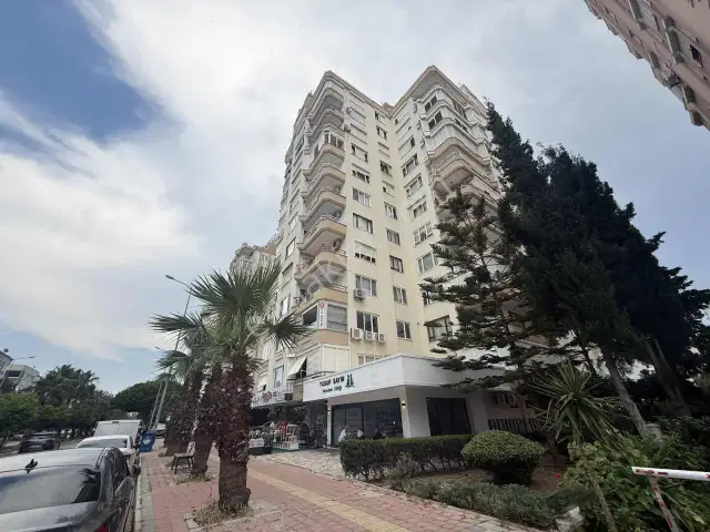 Yeşilbahçede Merkezi Konumda, Geniş 3+1 Kiralık Daire — görsel 1