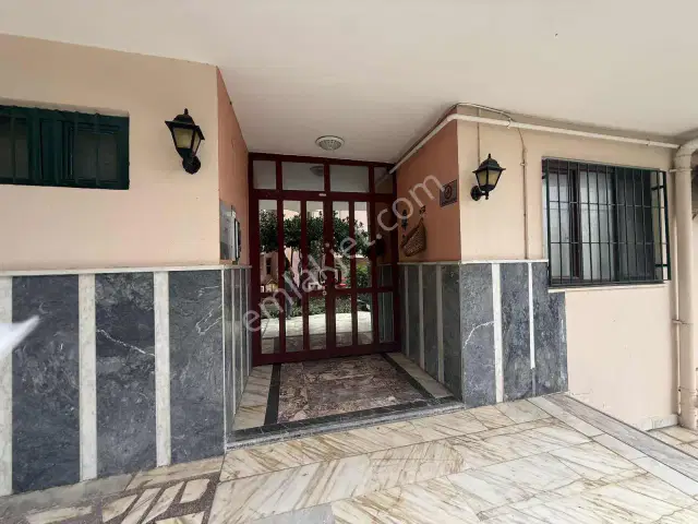 Yeşilbahçede Merkezi Konumda, Geniş 3+1 Kiralık Daire — görsel 3