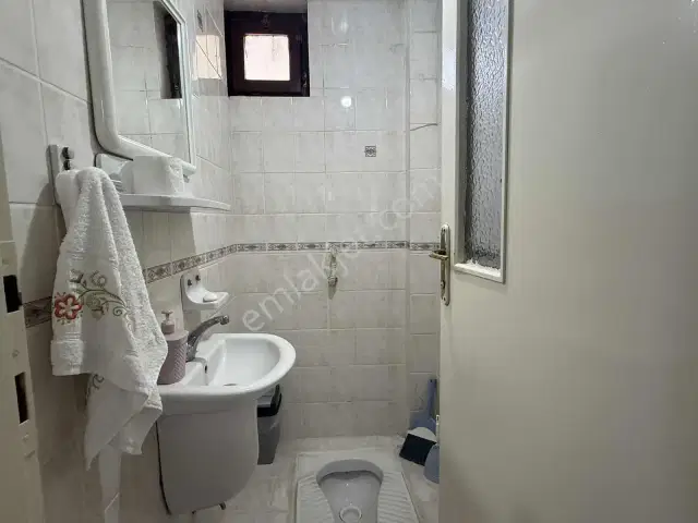 Yeşilbahçede Merkezi Konumda, Geniş 3+1 Kiralık Daire — görsel 8