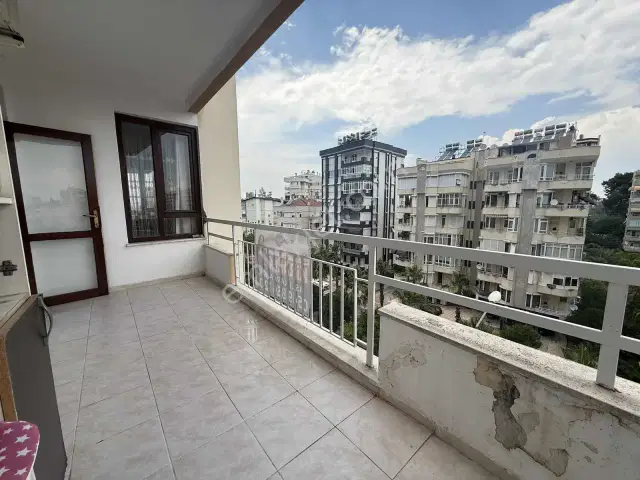 Yeşilbahçede Merkezi Konumda, Geniş 3+1 Kiralık Daire — görsel 9